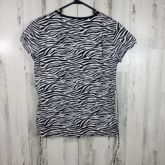 B scrubs black and white zebra print scrub top women's size medium - Picture 3 of 10